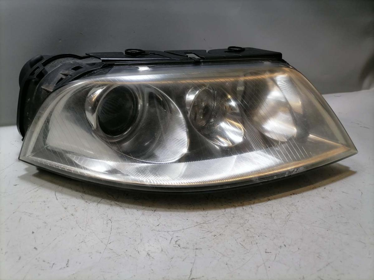 VW Passat 3BG original Xenonscheinwerfer vorn rechts leicht vergilbt Bj.2005